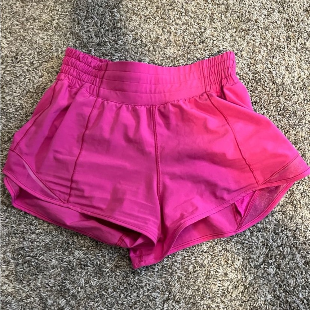 Lulu Lemon Hotty Hot Low-Rise Lined Short 2.5”
